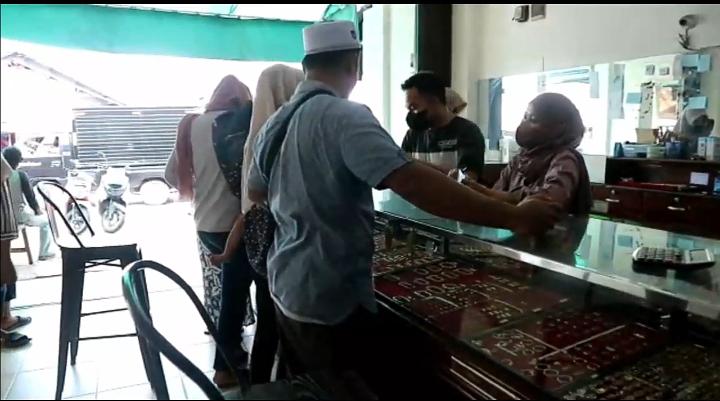 Fenomena Warga Borong Emas jelang Idul Fitri, usai Lebaran Digadai