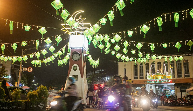 Lampion Ketupat Hiasi Pasar Gede Kota Solo - Bagian 2