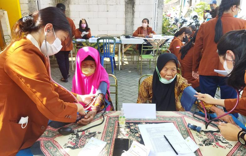 Mahasiswa dan BEM di Semarang Ini Gelar Aksi di Kampung, Warga Menyambut Antusias