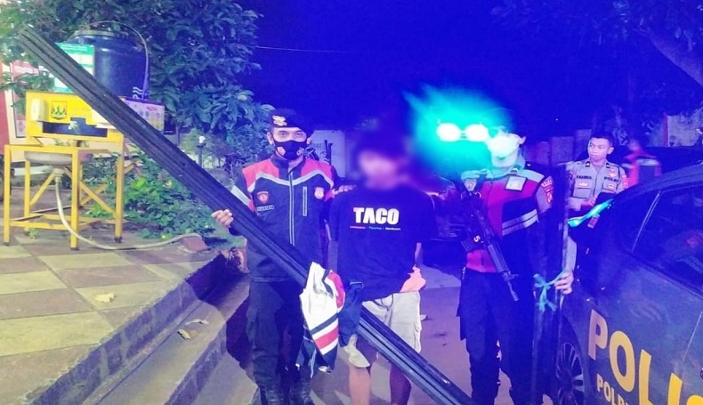 Tepergok Curi 4 Batang Besi, Remaja di Sukabumi Tak Berkutik Ditangkap Polisi