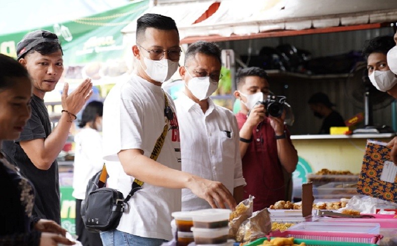 Wali Kota Pontianak dan YouTuber Hobby Makan Borong Takjil, Dibagikan Gratis untuk Warga