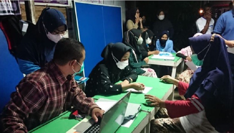 Vaksinasi di Kubu Raya Dikebut, Petugas Jemput Bola ke Masjid usai Tarawih