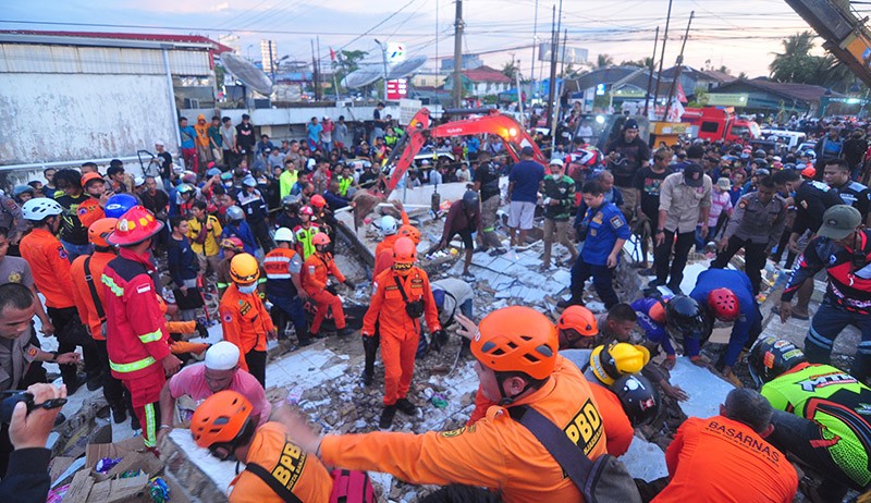 Penyebab Alfamart Gambut Kalsel Roboh, Diduga Bangunan Tua Sering Terendam Banjir - Bagian 1