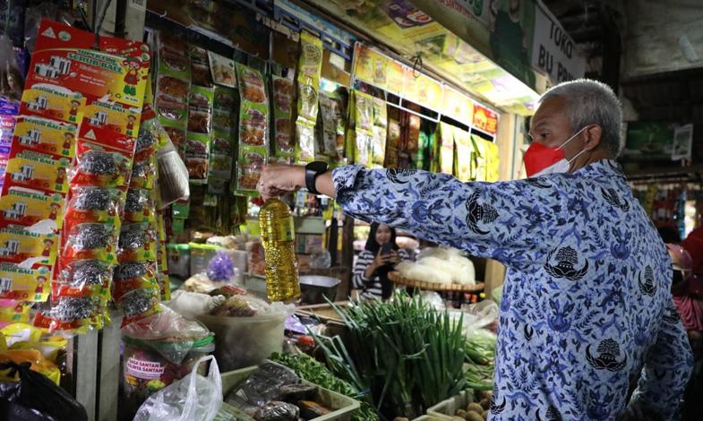  Emak-emak ke Ganjar: Minyak Goreng Mahal Pak, Pripun Niki ben Didunke Regane
