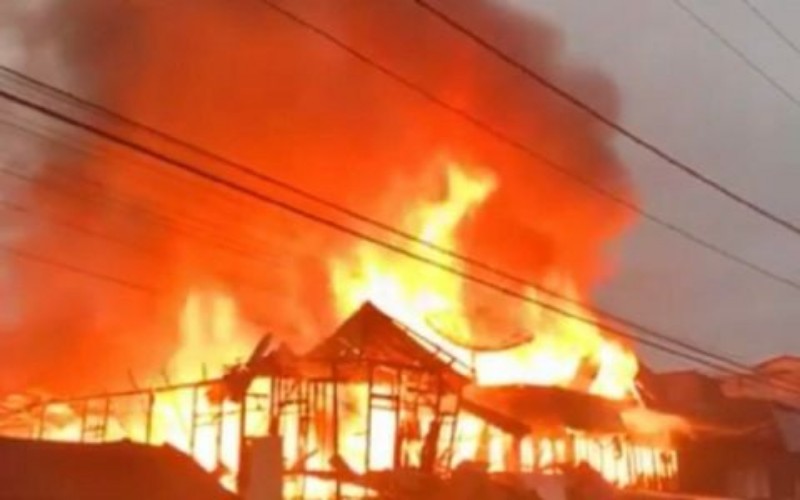 Kebakaran Hebat Hanguskan 9 Ruko di Empat Lawang