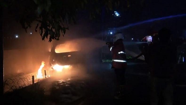Palangka Raya Gempar Mobil Meledak dan Terbakar di Jalan, Ternyata Bawa Muatan BBM
