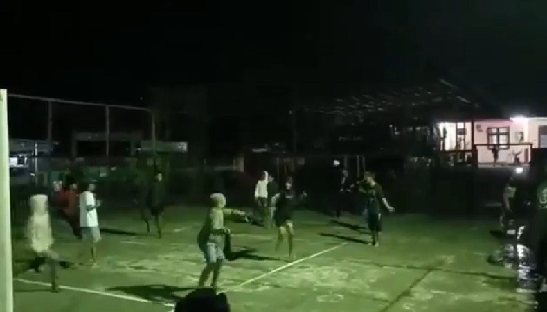 Perang Sarung di Belakang Kantor Polisi, Seorang Remaja Terluka Dicambuk Berkali-kali