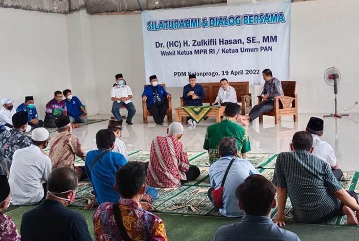 Safari Ramadan di Kulonprogo, Ketum PAN Zulkifli Hasan Minta Harga Sembako Jangan Naik