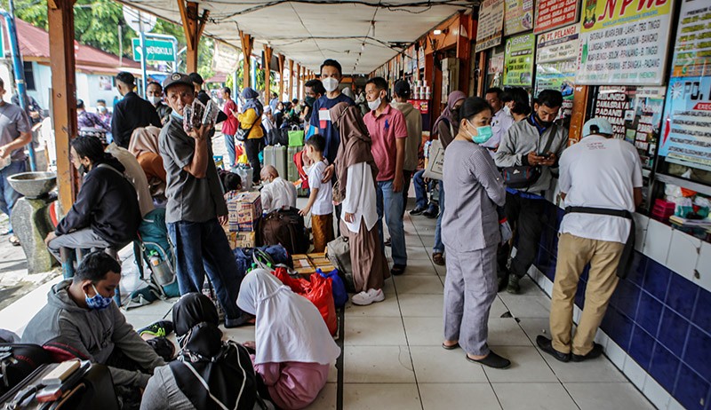 Terminal Kalideres Ramai Penumpang Mudik Tujuan Jatim, Jateng dan Padang - Bagian 2