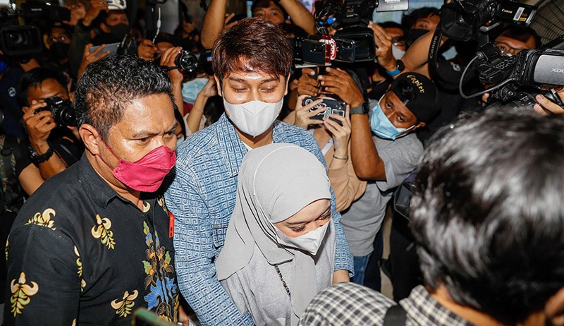 Terima Uang Sekoper dari DNA Pro, Lesti Kejora-Rizky Billar Diperiksa Bareskrim - Bagian 1