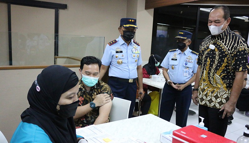 Pangkoopsau I Tinjau Vaknisasi Booster Kerja Sama TNI AU dan MNC Peduli - Bagian 1