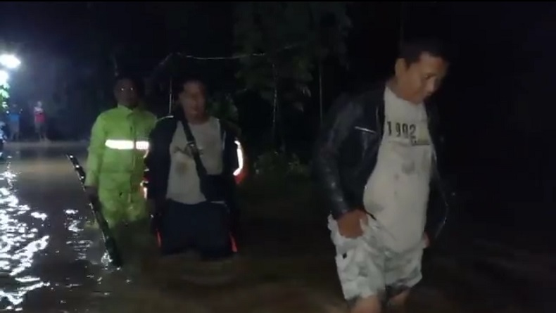 Hujan Deras Picu Sungai Cikasarung dan Cilutung Meluap, 2 Kecamatan di Majalengka Kebanjiran