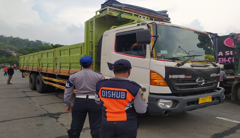 Armada Mudik Dicek di Km 125 Tol Padaleunyi, Petugas Temukan Izin Trayek Habis