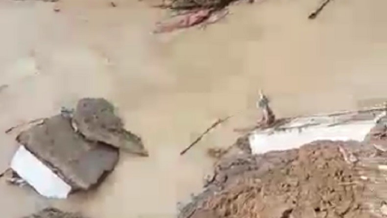 Banjir Aliran Sungai Babura Medan, Belasan Makam Hilang dan Rusak Tergerus Longsor