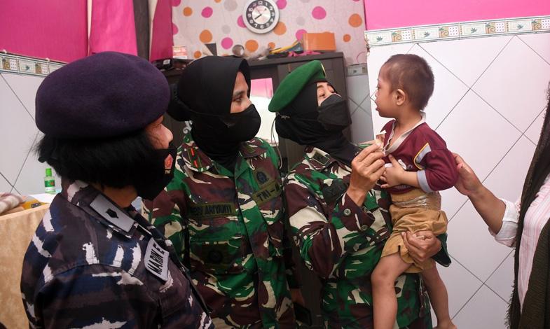 Bakti Sosial, Wanita TNI 3 Matra di Jateng-DIY Hibur Anak-anak Cacat Ganda 