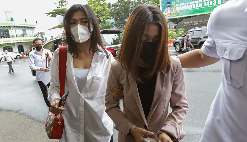 Chandrika Chika Saksi Kasus Pengeroyokan Tersangka Putra Siregar Diperiksa Polisi - Bagian 2