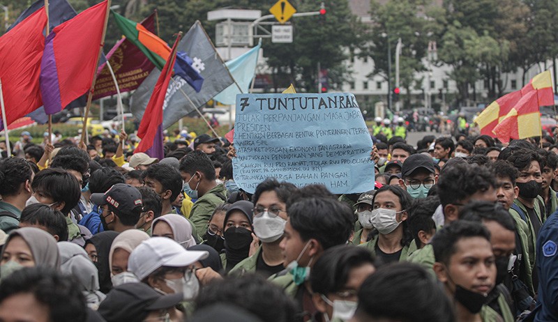 Demo Mahasiswa Padati Kawasan Patung Kuda, Ini 7 Tuntutan Massa - Bagian 2