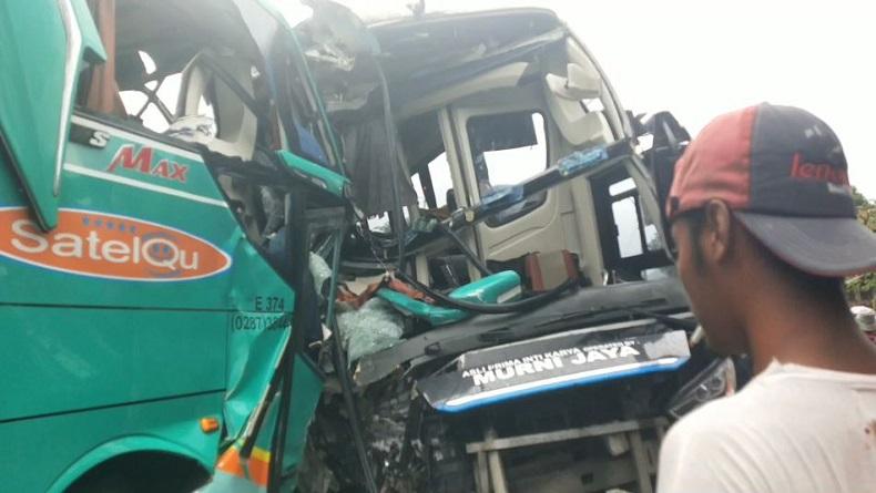  Bus Adu Banteng di Jalan Purworejo-Jogja, Sopir Murni Jaya Tewas Tergencet 