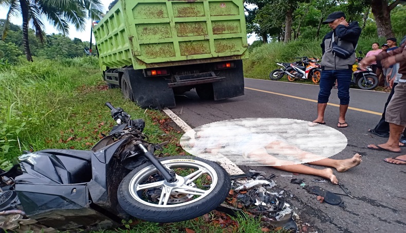 title Sepeda Motor Oleng Tabrak Truk, Pelajar SMP di Sukabumi Tewas Terkapar Sepeda Motor Oleng Tabrak Truk, Pelajar SMP di Sukabumi Tewas Terkapar