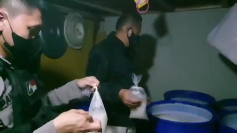 Polisi Gerebek Pabrik Tuak di Sukaresik dan Sergap Mobil Miras di Padayungan Tasikmalaya