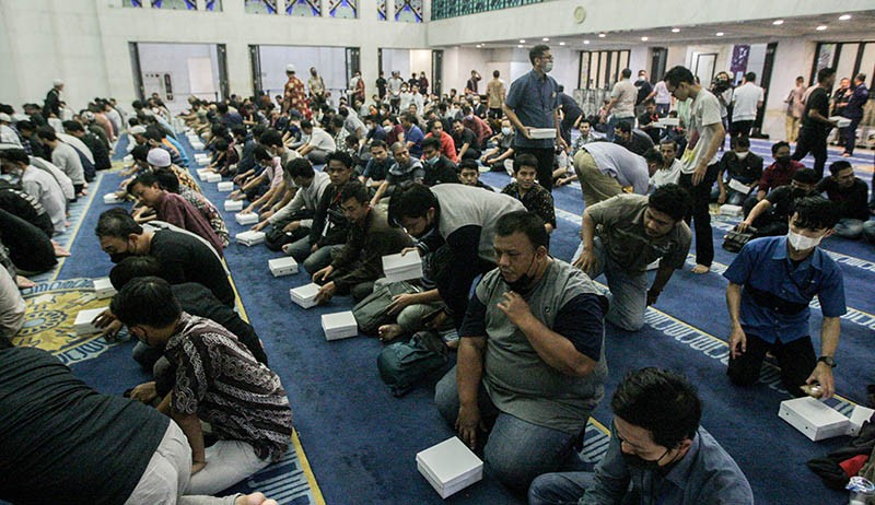MNC Peduli dan Masjid Bimantara Gelar Buka Puasa Bersama Selama Ramadan - Bagian 1