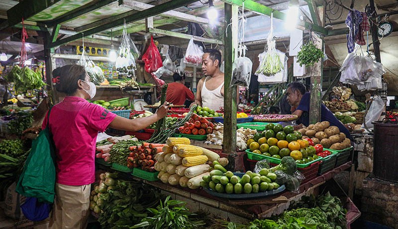 Stok Kebutuhan Bahan Pokok Aman Jelang Lebaran - Bagian 3