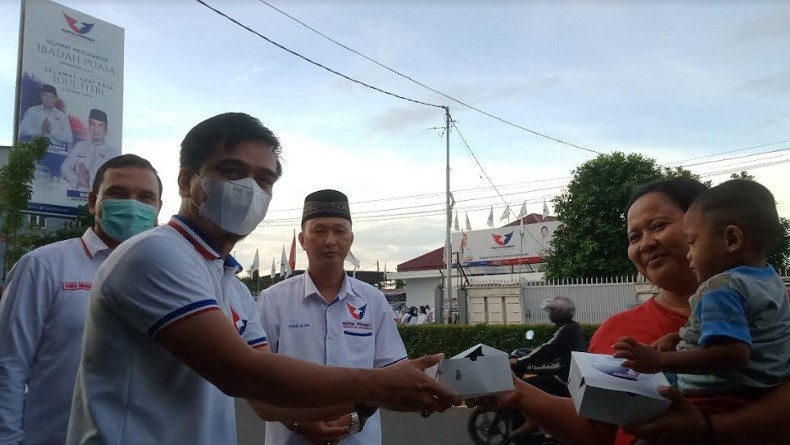 DPD Partai Perindo Kota Jambi Bersama Kartini Perindo Bagikan Ribuan Takjil