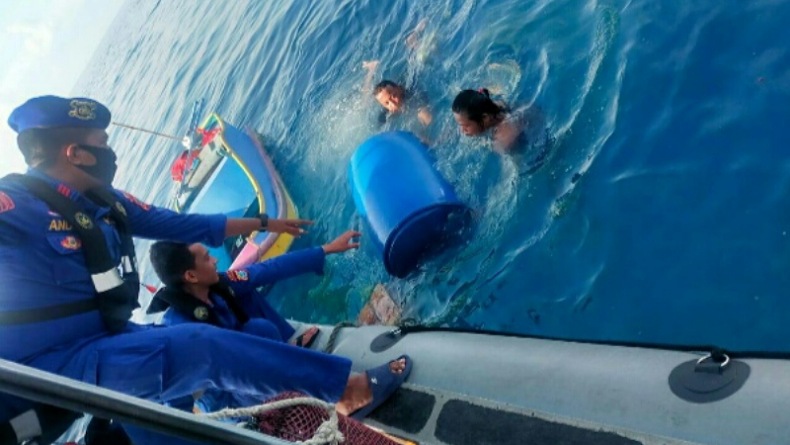 title KM Metanoia Tenggelam di Perairan Bitung, 13 Kru Kapal Dievakuasi Polairud KM Metanoia Tenggelam di Perairan Bitung, 13 Kru Kapal Dievakuasi Polairud