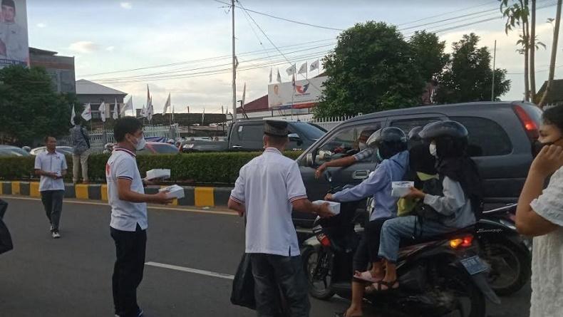 Dapat Takjil dari Perindo, Warga Jambi: Partai yang Peduli Masyarakat