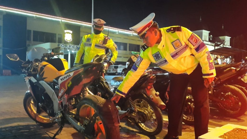 Polisi Gelar Razia, 18 Motor Berknalpot Brong Diangkut