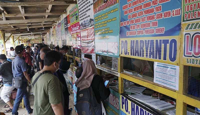Minggu Ketiga Ramadan, Pemudik Mulai Ramai di Terminal Bayangan Pondok Pinang - Bagian 4