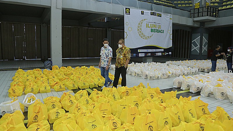 ILUNI UI Salurkan 2.700 Lebih Paket Sembako Bagi yang Membutuhkan - Bagian 2
