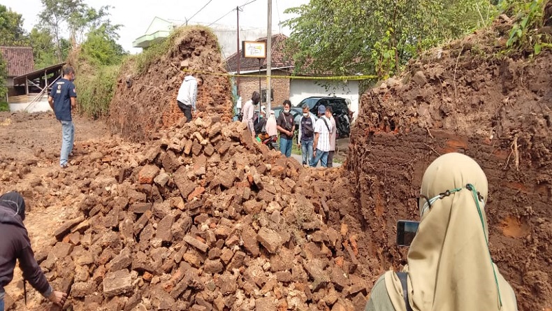 Kejari Sukoharjo Tahan Tersangka Kasus Perusakan Tembok Bekas Benteng Keraton Kartasura