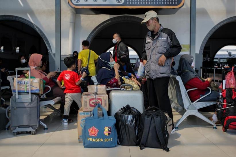 H-8 Lebaran, 12 Ribu Orang Mudik dari Stasiun Pasar Senen  - Bagian 4