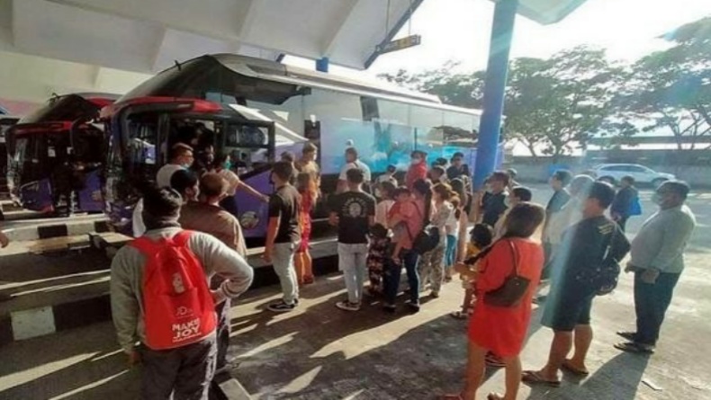 Pemudik di Terminal Mengwi Bali Membeludak Jelang Lebaran