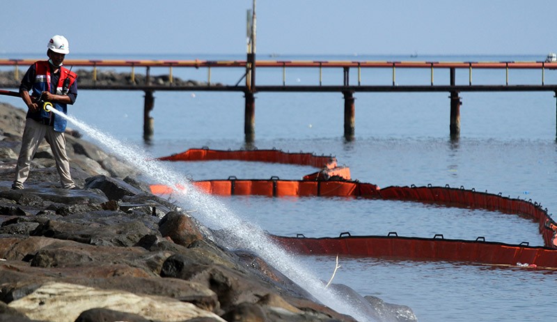 Laut Lhokseumawe Tercemar 1 Ton Tumpahan Solar - Bagian 3