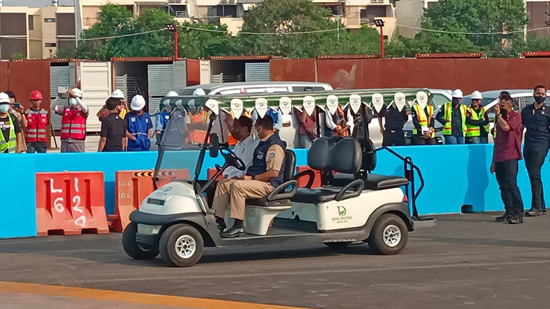  Begini Momen Keakraban Jokowi dan Anies saat Tinjau Sirkuit Formula E