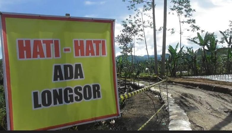 Diterjang Longsor, Jalan Penghubung Antarkecamatan di Banjarnegara Terancam Putus 