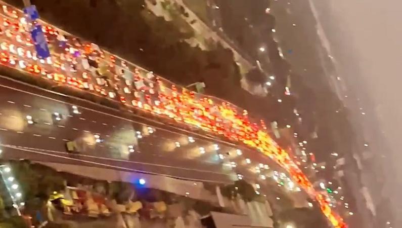 title Viral Video Diduga Kemacetan Arus Mudik 2022, Ini Fakta Sebenarnya  Viral Video Diduga Kemacetan Arus Mudik 2022, Ini Fakta Sebenarnya