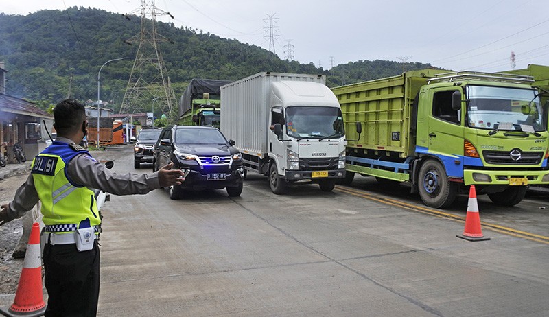 Akses Menuju Pelabuhan Merak Mulai Dipadati Kendaraan Pemudik - Bagian 2