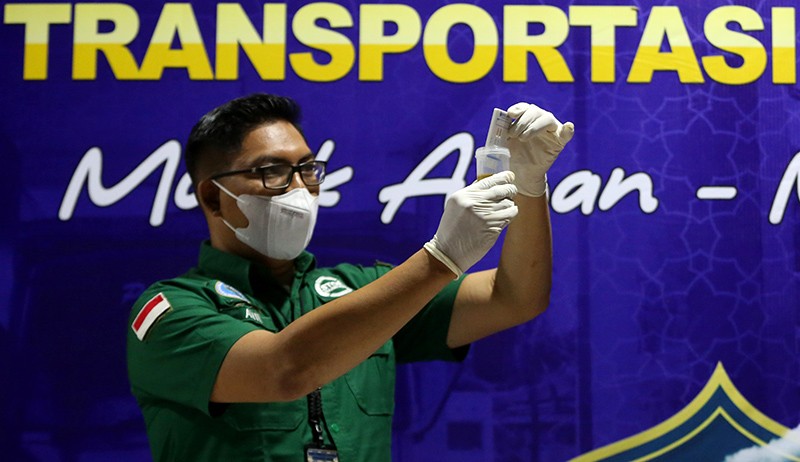 BNN Periksa Urine Sopir Bus Transportasi Mudik Lebaran - Bagian 1