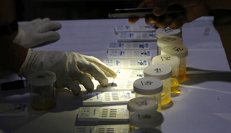 BNN Periksa Urine Sopir Bus Transportasi Mudik Lebaran - Bagian 2