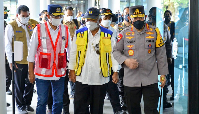 Tinjau Pelabuhan Merak, Kapolri Apresiasi Masyarakat yang Mudik Lebih Awal - Bagian 2