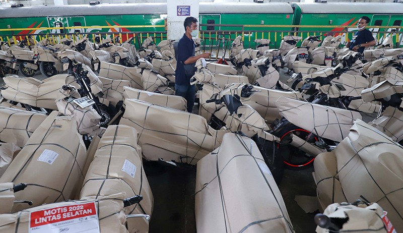 Gratis! Ribuan Sepeda Motor Dikirim ke Kampung Halaman dengan Kereta Api - Bagian 1