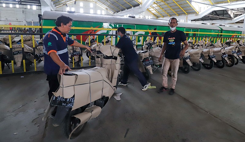Gratis! Ribuan Sepeda Motor Dikirim ke Kampung Halaman dengan Kereta Api - Bagian 3
