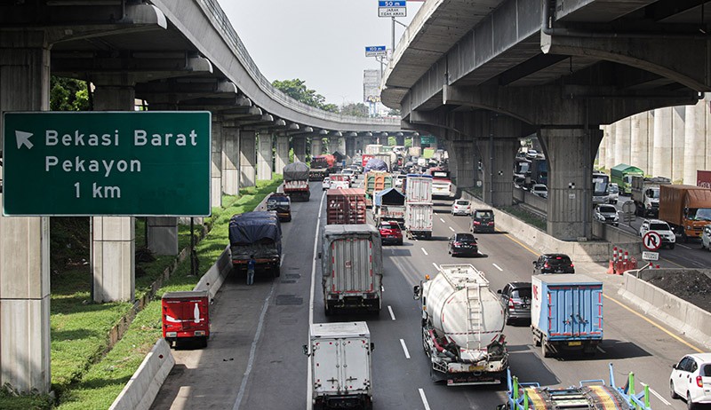 Tol Jakarta-Cikampek Ramai Lancar, Puncak Arus Mudik Diprediksi H-3 Lebaran - Bagian 2