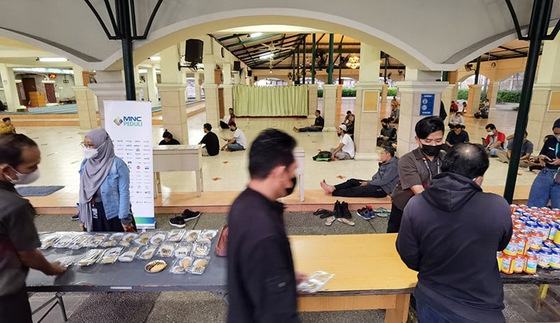 MNC Peduli dan Masjid Raudhatul Jannah Siapkan Takjil di Bulan Ramadan - Bagian 2