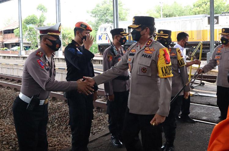 title Pastikan Arus Mudik Lebaran Aman, Kapolda DIY Sidak Jalur Kereta Api Pastikan Arus Mudik Lebaran Aman, Kapolda DIY Sidak Jalur Kereta Api