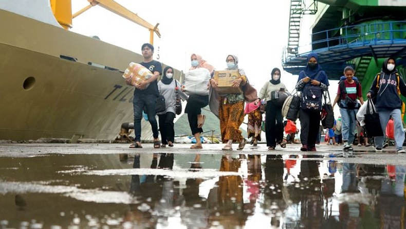 Ratusan Pemudik Padati Pelabuhan Gorontalo