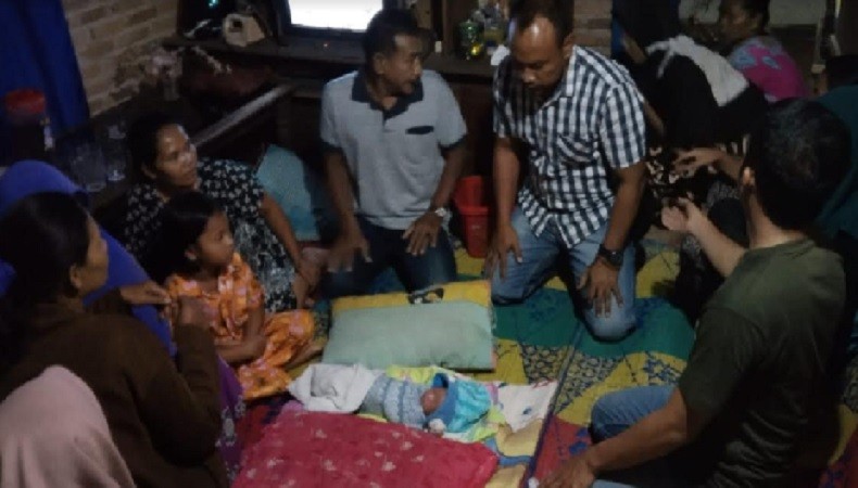 Dengar Suara Jeritan, Warga Lampung Utara Kaget Ada Bayi di Teras Rumah